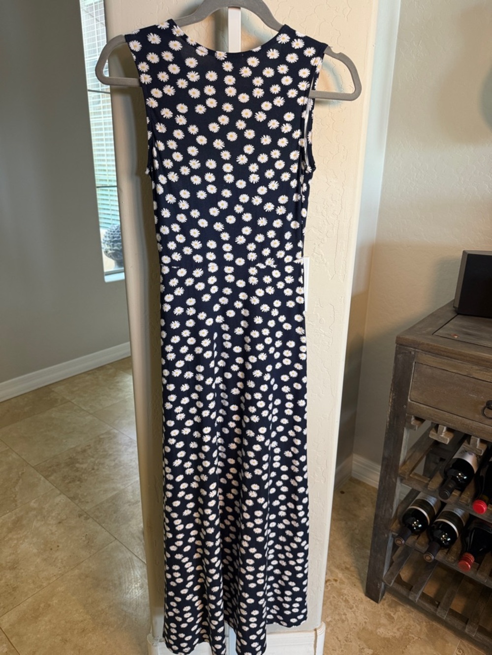 J for Justify Navy Dress with White Daisy Print
SZ Small - Picture 5 of 8